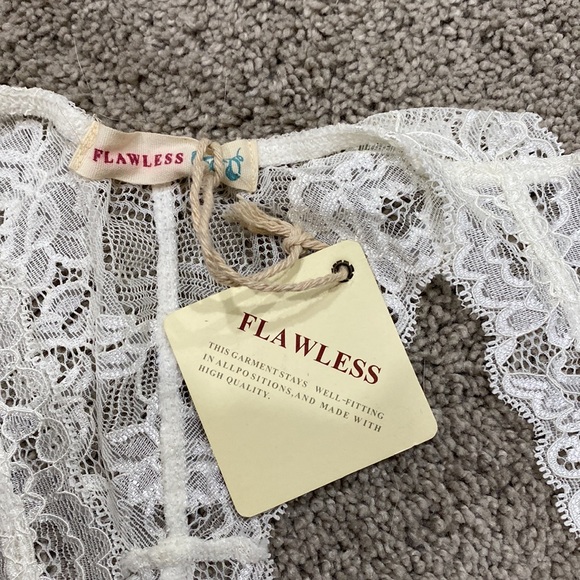 Flawless lace raceback bra - Picture 4 of 4
